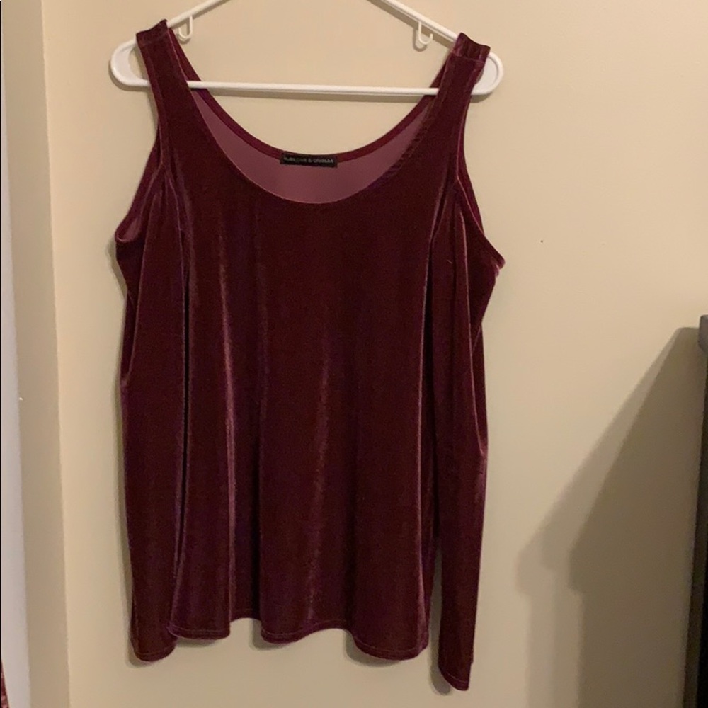 Burgundy top with cut out shoulders
